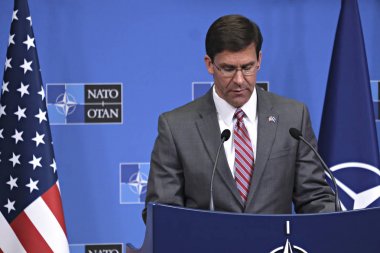 ABD Savunma Bakanı Mark Esper N'de basın toplantısı düzenledi