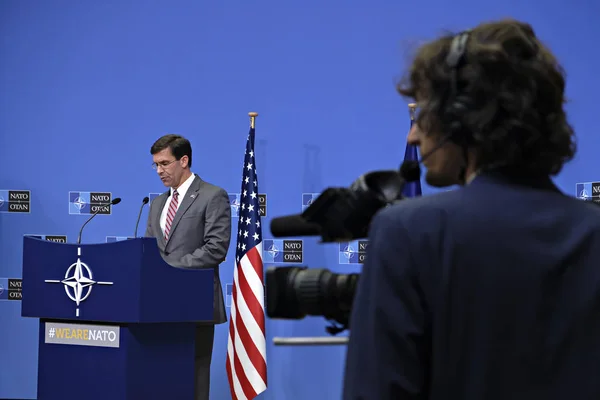 Secretário de Defesa dos EUA Mark Esper dá conferência de imprensa em N — Fotografia de Stock