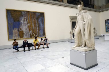 Ziyaretçiler 1 Haziran 2019'da Brüksel'deki Belçika Kraliyet Güzel Sanatlar Müzeleri'nde tura çıkıyor.