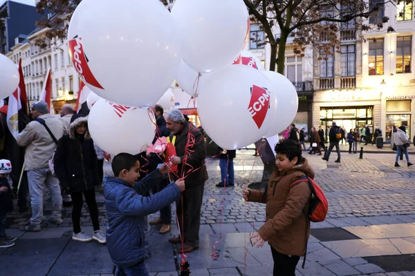 Activistas protestan contra ejecuciones en Bruselas, Bélgica . — Foto de Stock