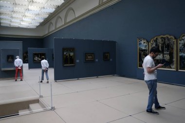 Ziyaretçiler 1 Haziran 2019'da Brüksel'deki Belçika Kraliyet Güzel Sanatlar Müzeleri'nde tura çıkıyor.