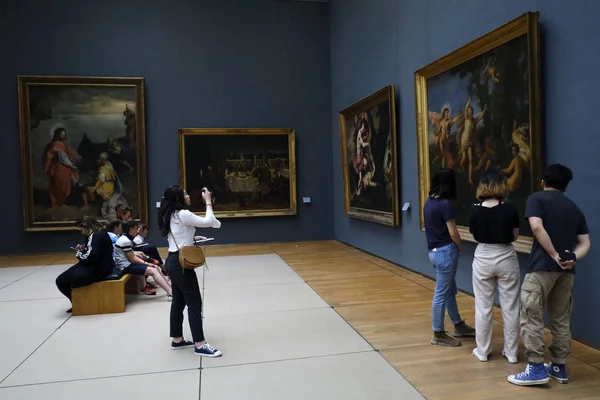 Visitantes Hacen Recorrido Los Museos Reales Bellas Artes Bélgica Bruselas — Foto de Stock