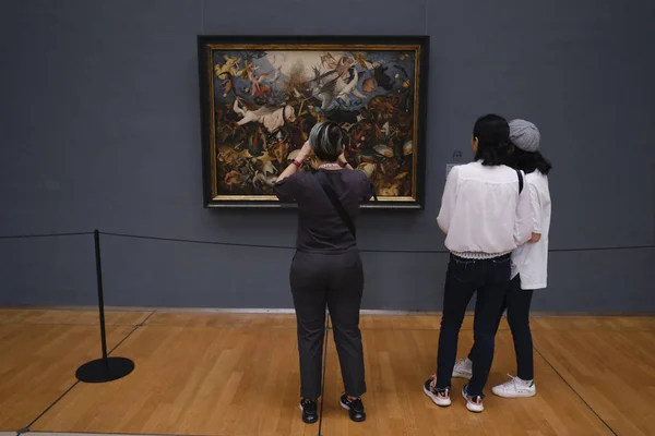 Ziyaretçiler Haziran 2019 Brüksel Deki Belçika Kraliyet Güzel Sanatlar Müzeleri — Stok fotoğraf