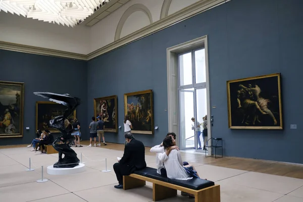 2019年6月1日 游客在布鲁塞尔的比利时皇家艺术博物馆参观 — 图库照片
