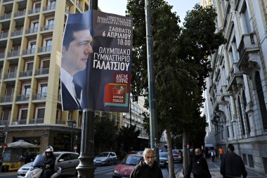 Alexis Tsipras'ın Syriza'nın siyasi kampanya posterlerinde portresi - 4 Nisan 2019'da Yunanistan'ın Başkenti Atina'da yapılacak avrupa seçimleri için Radikal Sol Parti Koalisyonu