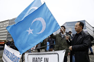 Aktivistler Brussel Uygur MüslümanlarA Çin Tedavi Protesto