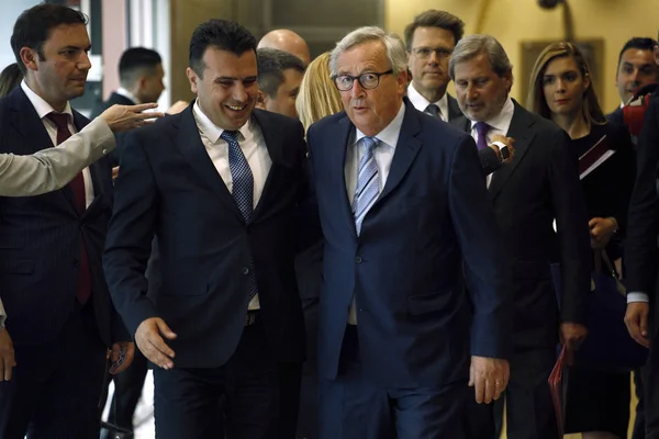 El primer ministro de Macedonia del Norte, Zoran Zaev, visita la Comisión Europea i — Foto de Stock