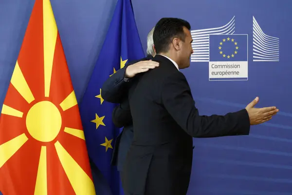 Premier Macedonii Zoran Zaev odwiedza Komisję Europejską i — Zdjęcie stockowe