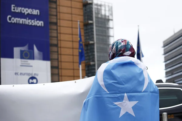 Activistas protestan por el trato chino a musulmanes uigures en Brussel — Foto de Stock