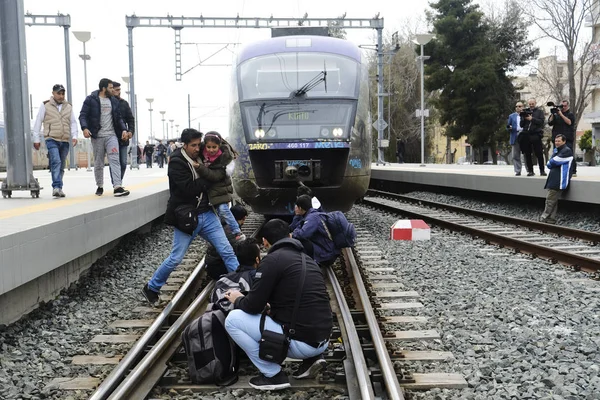 Migrant Families Sit Train Station Platform Stand Rails Block Line — Stock Photo, Image