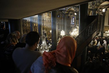 İstanbul, Türkiye. 6 Ocak 2019. St. George Katedrali'nde Epifani Günü kutlamalarına ibadet edenler katılıyor.