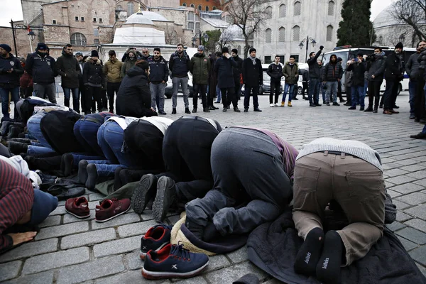 Istanbul Turcja Stycznia 2019 Worshippers Zebrane Muzeum Hagia Sophia Wpisanym — Zdjęcie stockowe