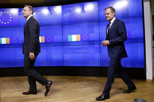 El presidente del Consejo de la UE Donald Tusk y el primer ministro irlandés Leo Va — Foto de Stock