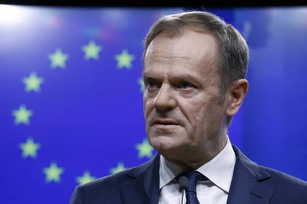 El presidente del Consejo de la UE Donald Tusk y el primer ministro irlandés Leo Va —  Fotos de Stock