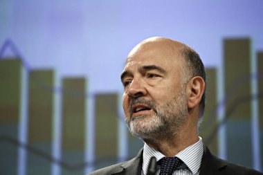 Brüksel, Belçika. 7 Mayıs 2019. Avrupa Komisyonu'nun Ekonomik ve Mali İşlerden Sorumlu Komisyon Üyesi Pierre Moscovici, Avrupa Komisyonu'nda 2019 Bahar Ekonomik Tahmini konulu bir basın toplantısı düzenledi.