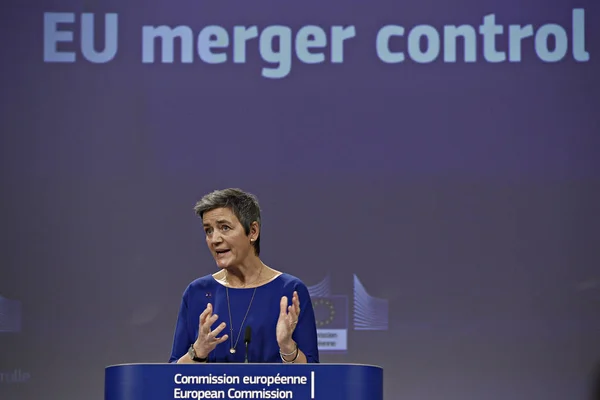 Komisař EU pro hospodářskou soutěž předsedá společnosti Siemens-Alstom Europe — Stock fotografie
