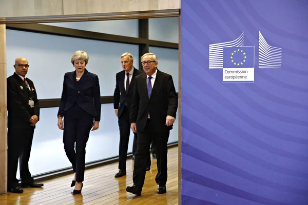Brittiske premiärministern Theresa May besöker EU-institutionerna i B — Stockfoto