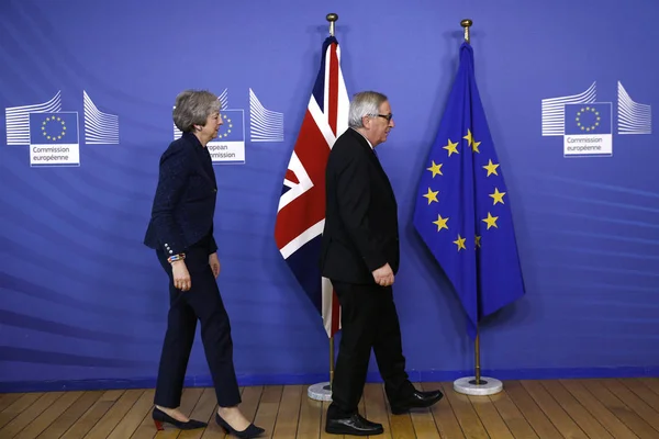 Britse eerste minister Theresa kan een bezoek brengen aan EU-instellingen in B — Stockfoto