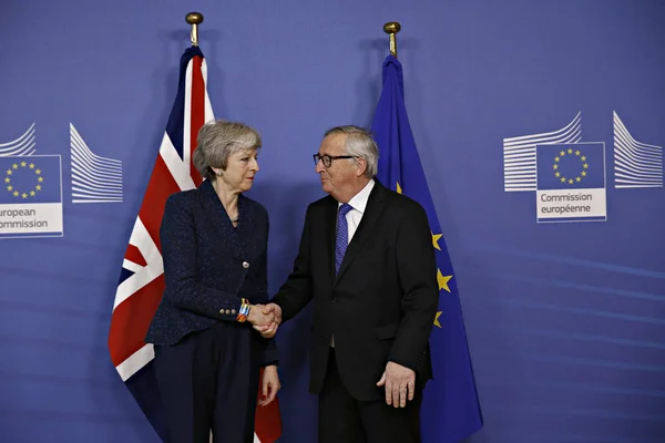 Britse eerste minister Theresa kan een bezoek brengen aan EU-instellingen in B — Stockfoto