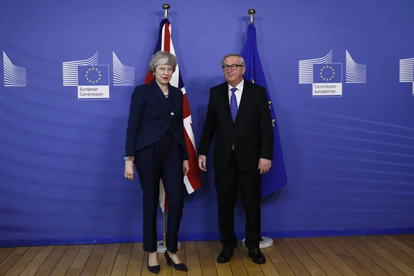 Britse eerste minister Theresa kan een bezoek brengen aan EU-instellingen in B — Stockfoto