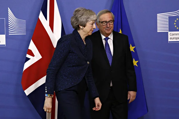 Brit miniszterelnök, Terézia meglátogat az EU intézményeiben B — Stock Fotó