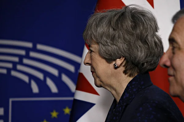 Storbritanniens premiär minister Theresa May besök i EU-parlamentet i BRU — Stockfoto