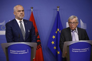 Brüksel, Belçika. 11 Haziran 2019. Arnavutluk Başbakanı Edi Rama ve Avrupa Komisyonu Başkanı Jean-Claude Juncker toplantının ardından basın toplantısı düzenlediler..
