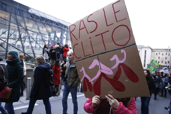 Las mujeres participan en un mitin durante el Día Internacional de la Mujer . —  Fotos de Stock