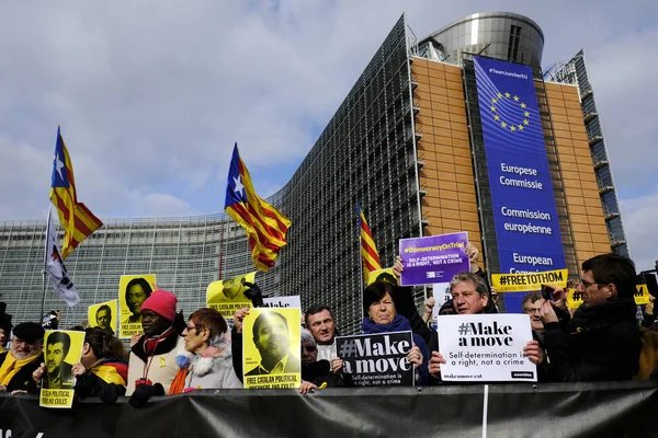 Protesta durante el juicio de los líderes catalanes en Bruselas, Bélgica — Foto de Stock