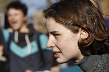 Brüksel, Belçika. 14 Şubat 2019. Lise ve üniversite öğrencileri Belçika hükümetinin iklim politikalarına karşı bir protesto düzenlediler. 