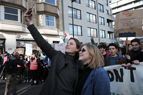 Bruselas Bélgica Febrero 2019 Estudiantes Secundaria Universitarios Protestan Contra Las — Foto de Stock