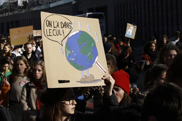 Bruxelas Bélgica Fevereiro 2019 Estudantes Ensino Médio Universitário Encenam Protesto — Fotografia de Stock