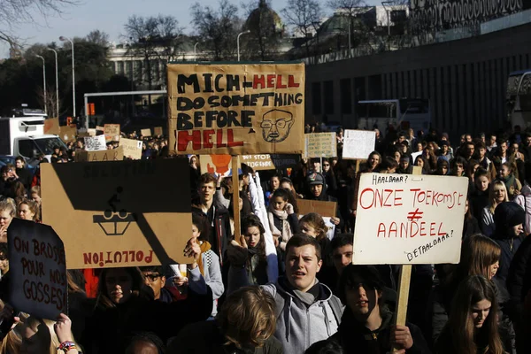 Bruksela Belgia Lutego 2019 Uczniowie Szkół Uczelni Fazie Protestu Przeciwko — Zdjęcie stockowe