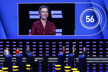 Komisyon başkanlığına adayların bir tartışma i