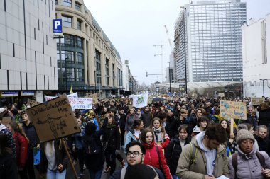 Göstericiler B iklim değişikliğine karşı bir protesto katılmak