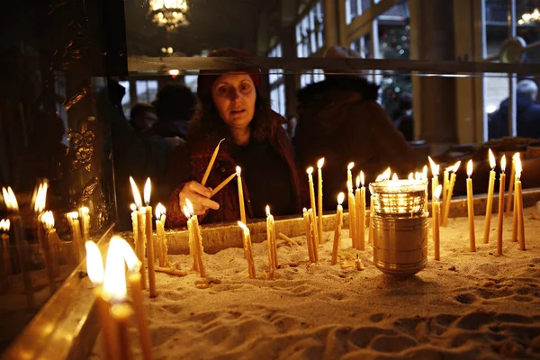 이스탄불 2019년 예배자들은 대성당에서 주현절 축하하는 행사에 참여합니다 — 스톡 사진