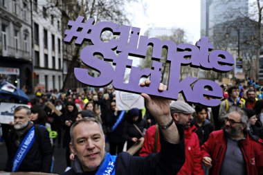 Göstericiler B iklim değişikliğine karşı bir protesto katılmak