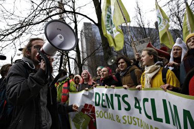 Göstericiler B iklim değişikliğine karşı bir protesto katılmak