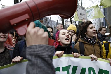 Göstericiler B iklim değişikliğine karşı bir protesto katılmak