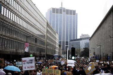 Göstericiler B iklim değişikliğine karşı bir protesto katılmak