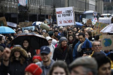 Göstericiler B iklim değişikliğine karşı bir protesto katılmak
