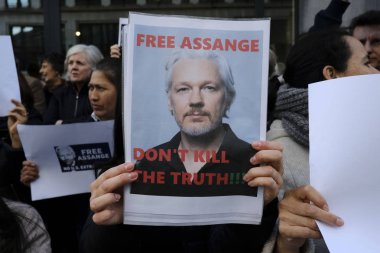 Wikileaks kurucusu Julian Assange'ın destekçileri 