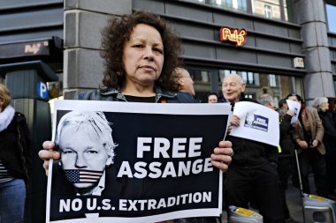 Wikileaks kurucusu Julian Assange'ın destekçileri 