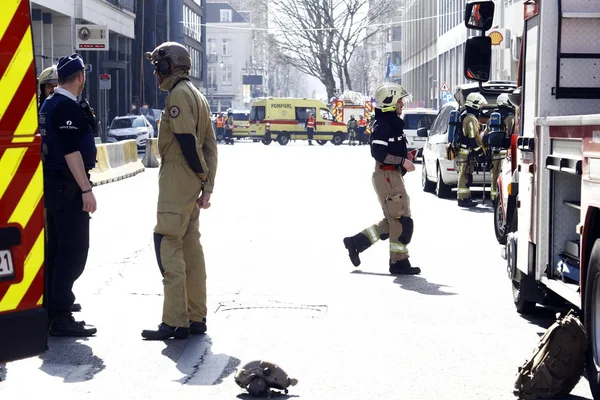Una amenaza de bomba en un edificio cercano a las instituciones europeas en Bru —  Fotos de Stock