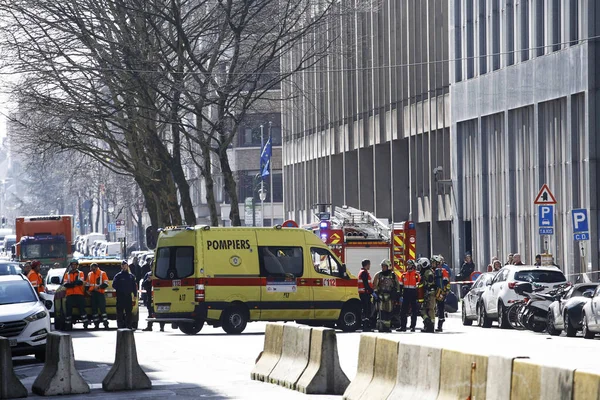 Eine Bombendrohung in einem Gebäude in der Nähe europäischer Institutionen in bru — Stockfoto