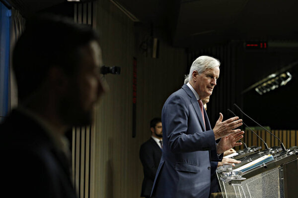 Главный переговорщик ЕС по вопросу Брексита Мишель Барнье выступил перед прессой
