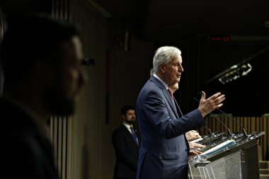Ab'nin Brexit baş müzakerecisi Michel Barnier basınmensuplarına seslendi