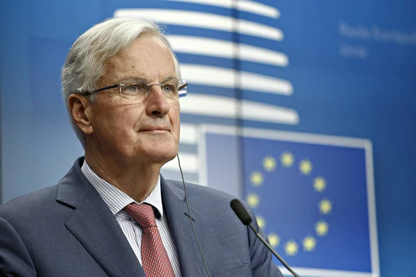 El jefe negociador de la UE para el Brexit, Michel Barnier, se dirige a una prensa — Foto de Stock
