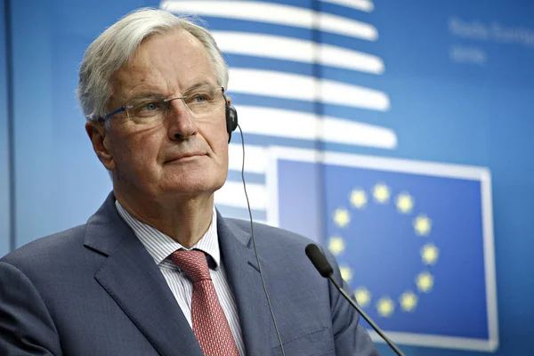 El jefe negociador de la UE para el Brexit, Michel Barnier, se dirige a una prensa — Foto de Stock