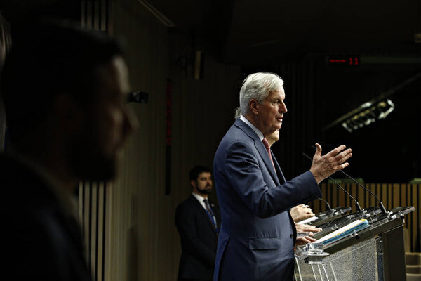 Главный переговорщик ЕС по вопросу Брексита Мишель Барнье выступил перед прессой
